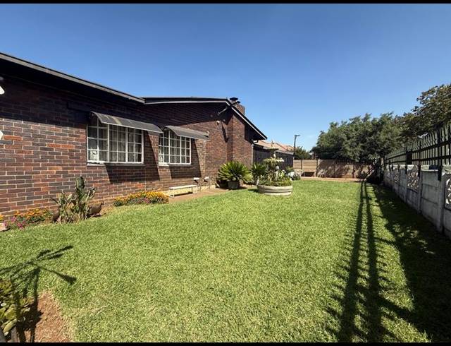 4 BEDROOM HOUSE FOR SALE IN VANDERBIJLPARK CE 2